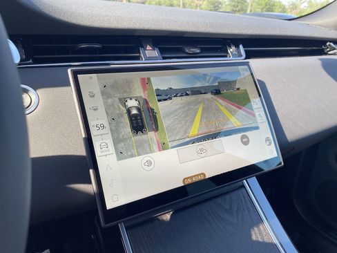 Used 2024 Land Rover Range Rover Evoque Dynamic SE image 23