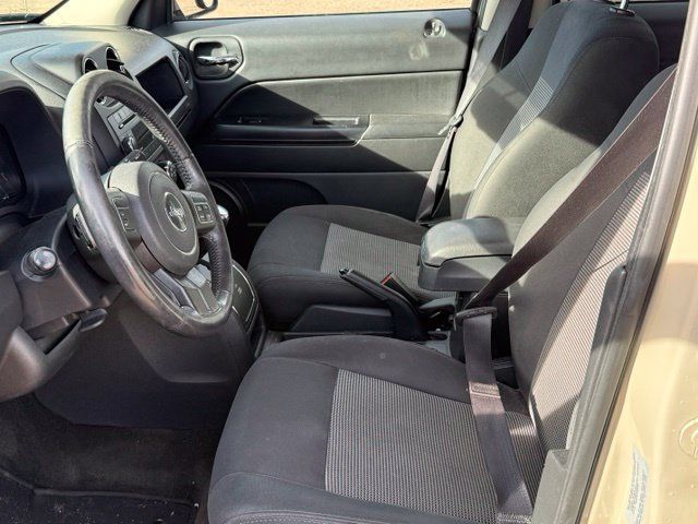 Used 2017 Jeep Patriot Latitude AWD/4WD image 16