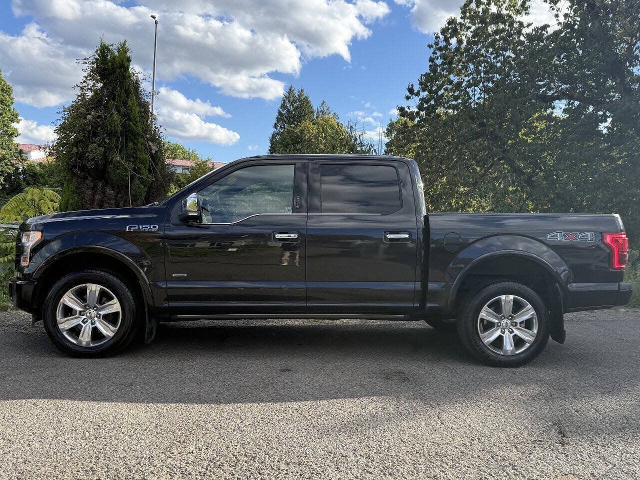 Used 2015 Ford F150 Platinum w/ Technology Package AWD/4WD image 19