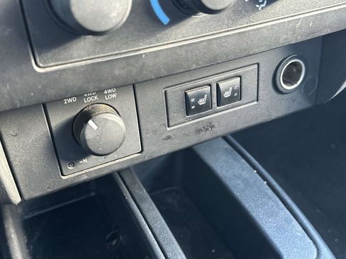 Used 2008 Dodge Dakota SXT image 28