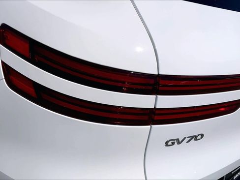 Used 2023 Genesis GV70 2.5T w/ Select Package image 29