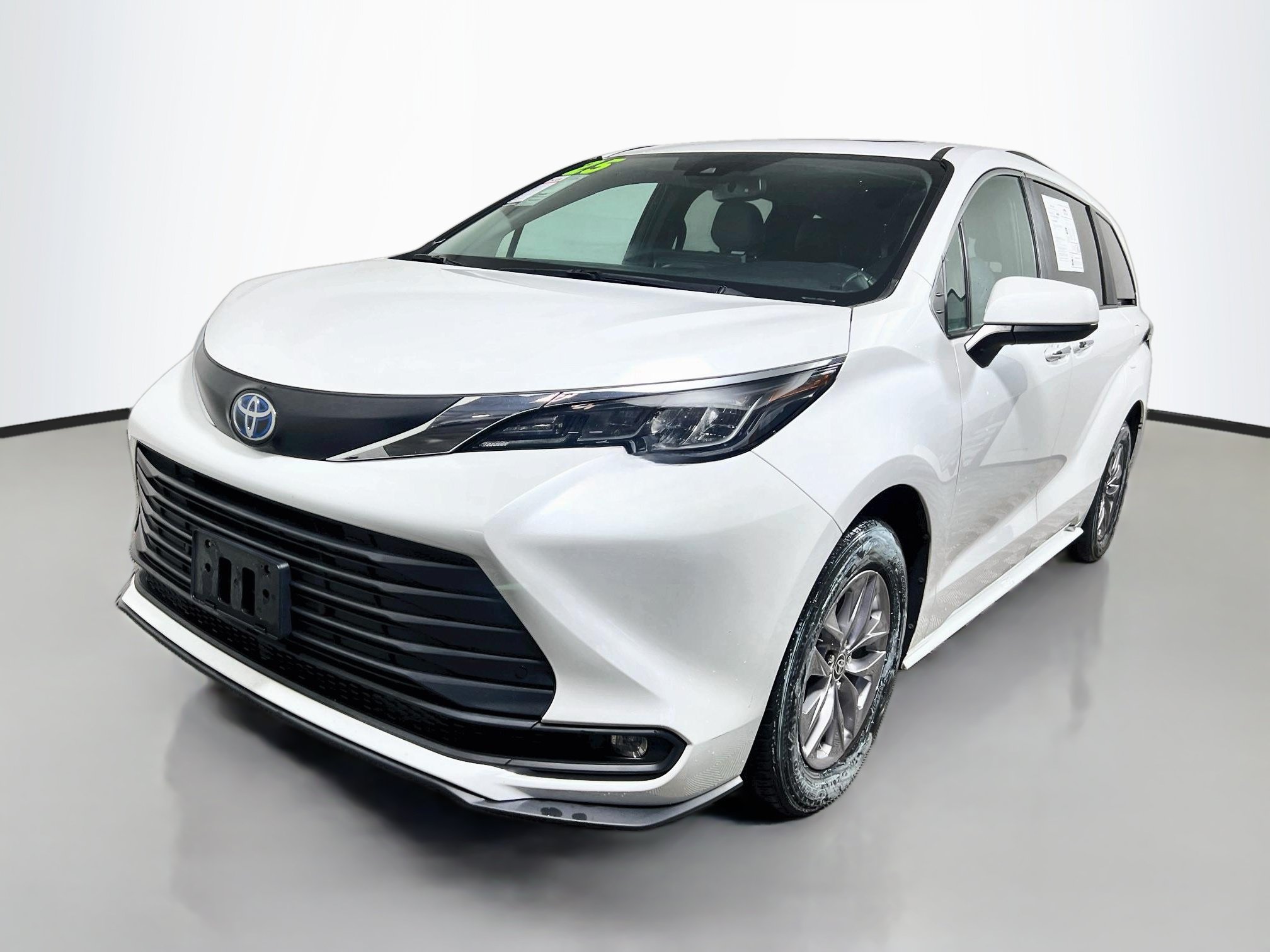 Used 2025 Toyota Sienna XLE FWD image 10