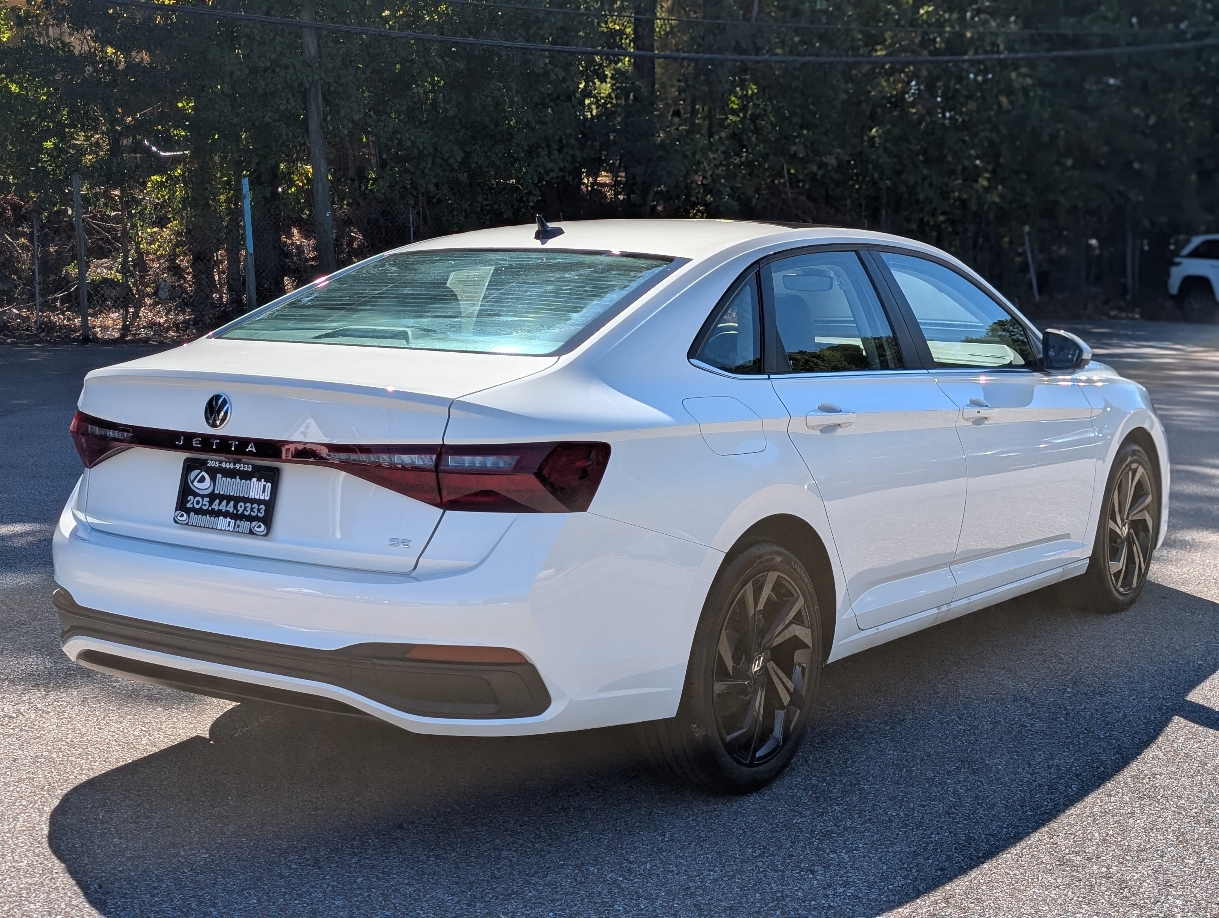 Used 2026 Volkswagen Jetta SE FWD image 9