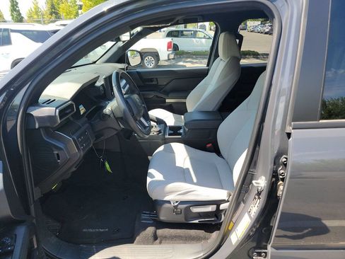 Used 2025 Toyota 4Runner SR5 AWD/4WD image 3