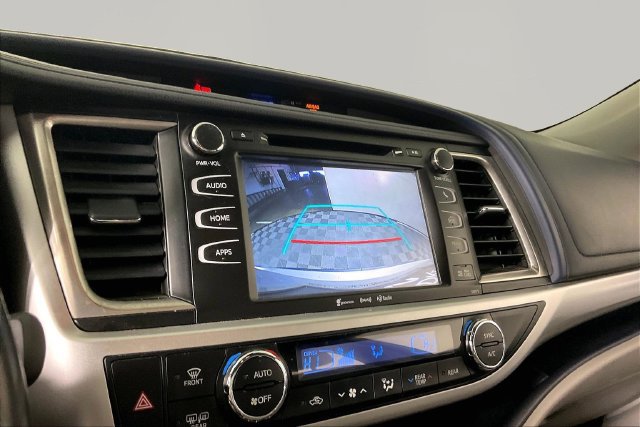 Used 2017 Toyota Highlander XLE AWD/4WD image 13