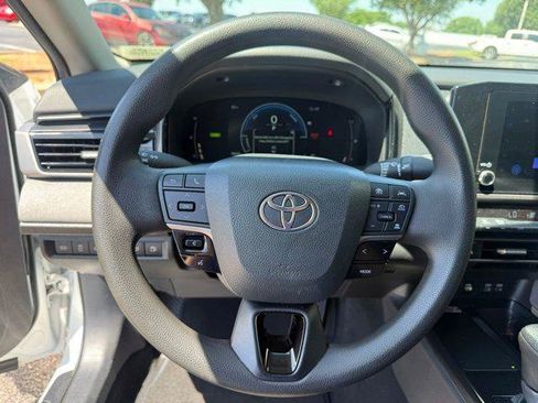 Used 2025 Toyota Camry LE w/ Convenience Package FWD image 6