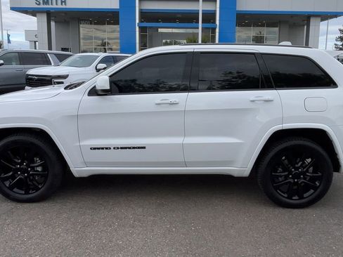 Used 2018 Jeep Grand Cherokee Altitude AWD/4WD image 4