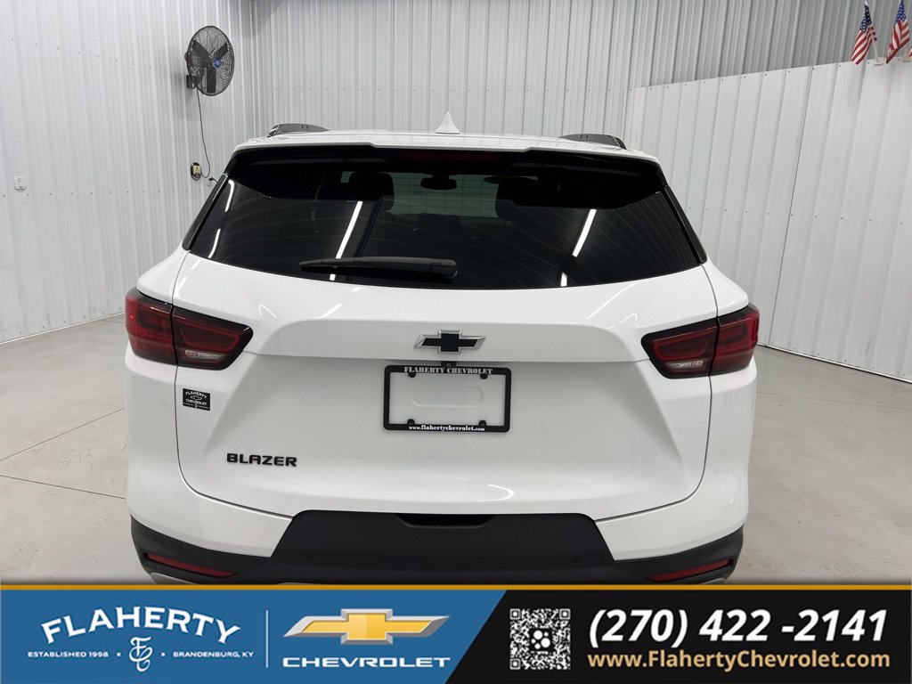 Used 2025 Chevrolet Blazer LT w/ Midnight/Sport Edition FWD image 4