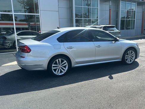 Used 2019 Volkswagen Passat 2.0T Wolfsburg w/ Wheels & Sunroof Package FWD image 3