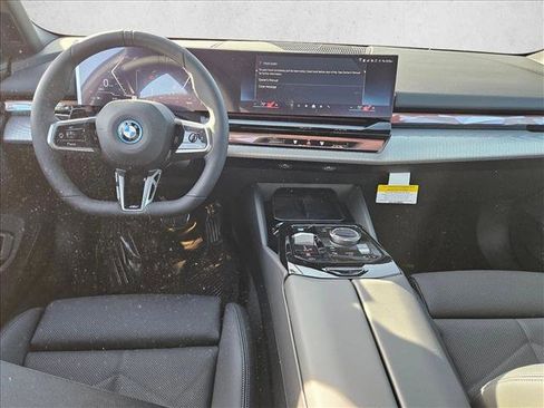 Used 2026 BMW i5 eDrive40 w/ M Sport Package image 15