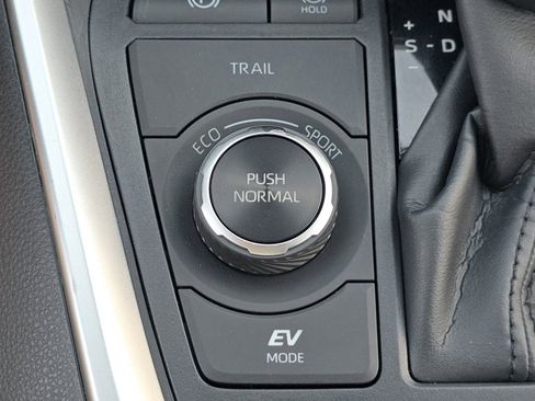 Used 2023 Toyota RAV4 SE w/ Convenience Package AWD/4WD image 29