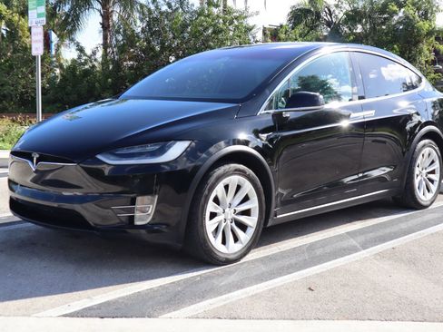 Used 2020 Tesla Model X Long Range image 2