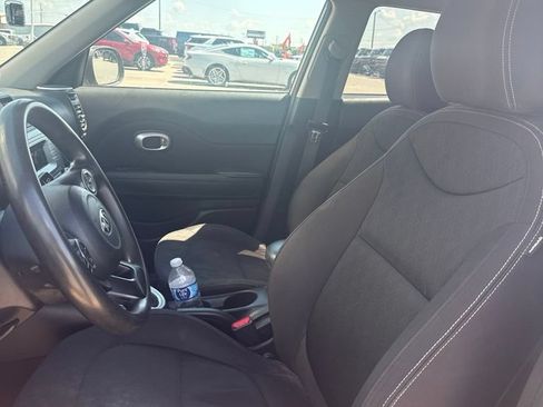 Used 2016 Kia Soul FWD image 6
