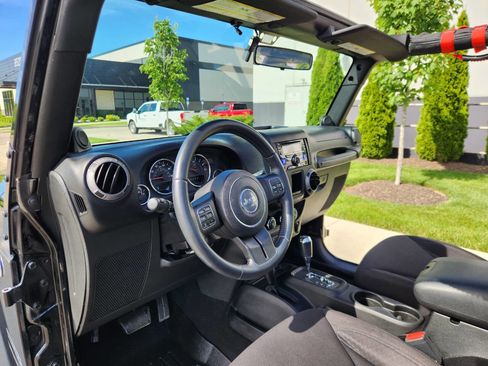 Used 2013 Jeep Wrangler Sport w/ Connectivity Group AWD/4WD image 10