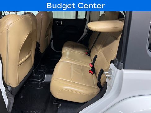 Used 2018 Jeep Wrangler Unlimited Sahara w/ Cold Weather Group AWD/4WD image 13