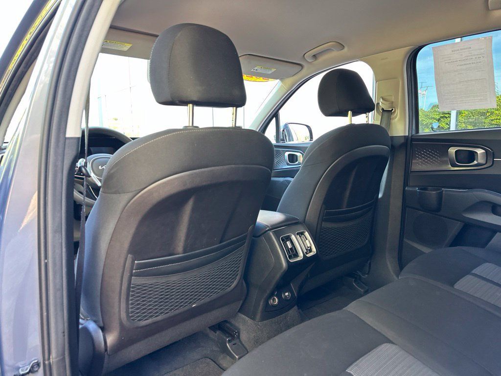 Used 2022 Kia Sorento LX FWD image 33