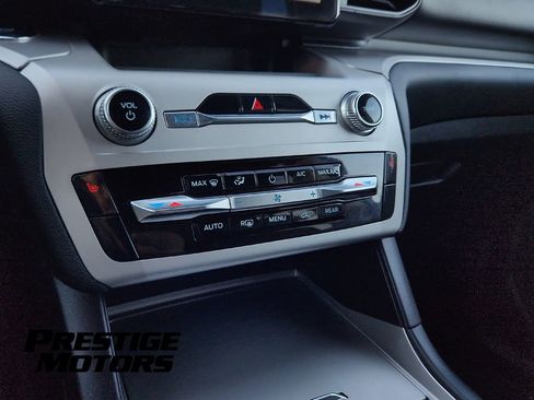 Used 2022 Ford Explorer XLT image 18