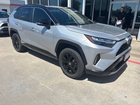 Used 2024 Toyota RAV4 XSE AWD/4WD image 4