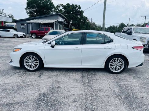 Used 2019 Toyota Camry XLE FWD image 5