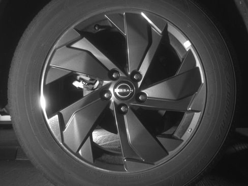 Used 2025 Nissan Rogue SV FWD image 15