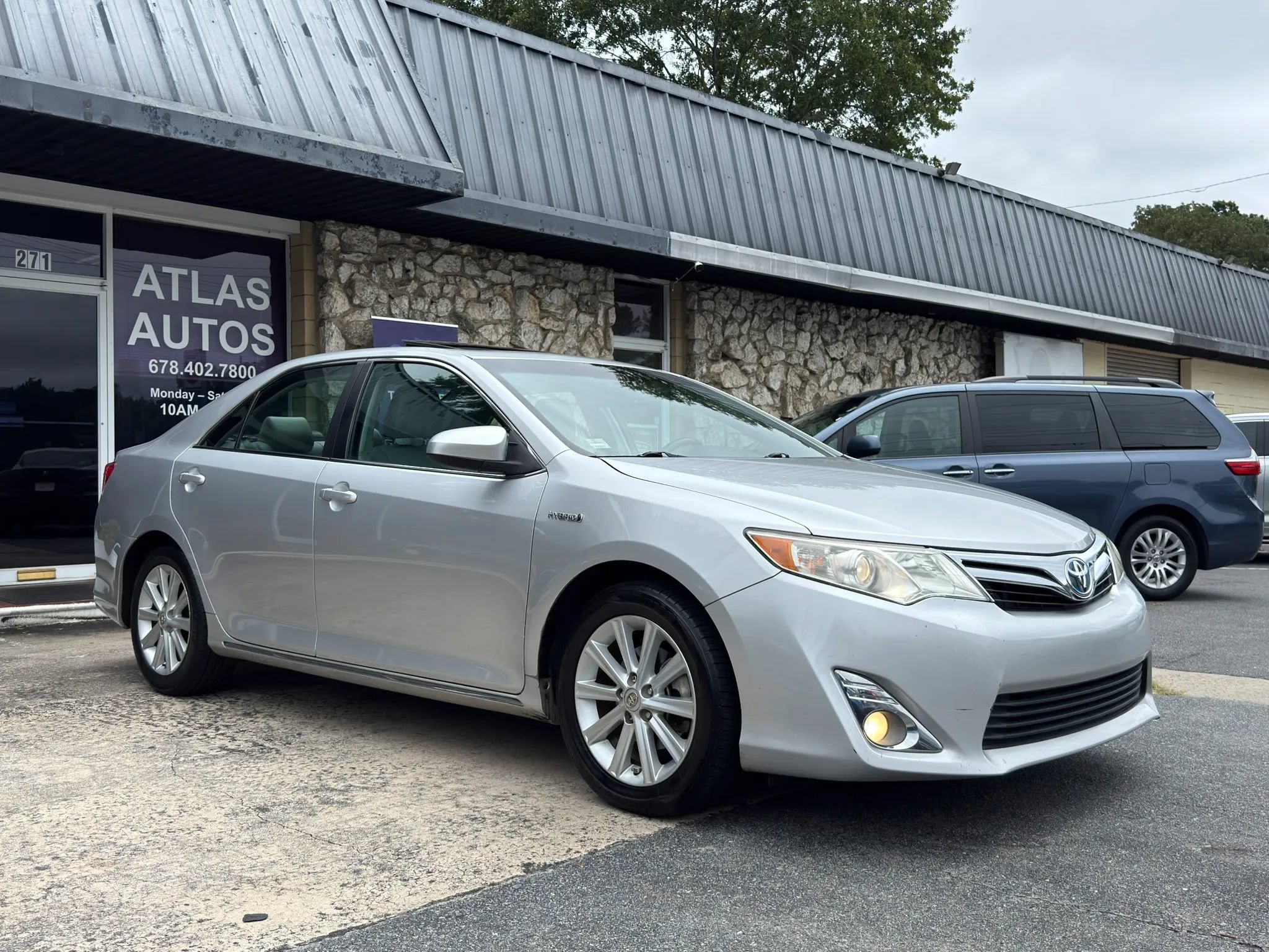 Used 2013 Toyota Camry XLE w/ Leather Pkg FWD image 4
