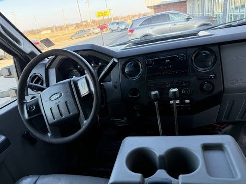 Used 2014 Ford F550 4x4 Regular Cab Super Duty image 9