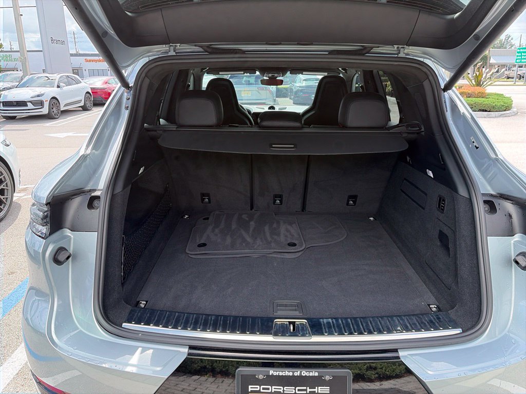 Certified 2026 Porsche Cayenne GTS AWD/4WD image 9