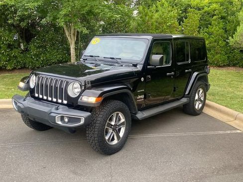 Used 2018 Jeep Wrangler Unlimited Sahara AWD/4WD image 3