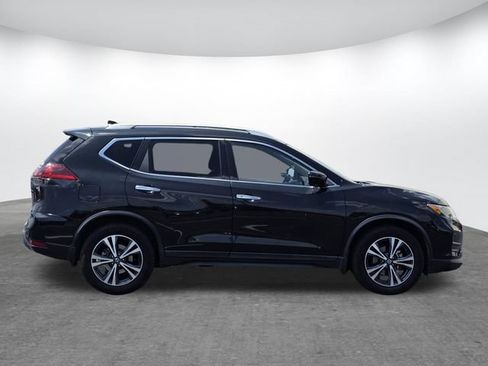 Used 2019 Nissan Rogue SV w/ Premium Package FWD image 2