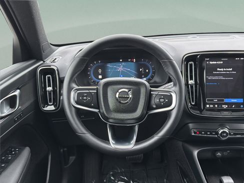 Used 2025 Volvo XC40 B5 Plus image 11