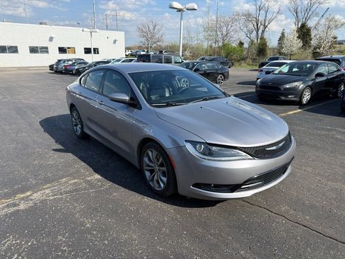 Used 2016 Chrysler 200 S w/ Comfort Group image 4