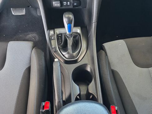 Used 2019 Hyundai Veloster 2.0 FWD image 17