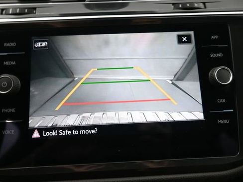 Used 2022 Volkswagen Tiguan SE R-Line FWD image 6