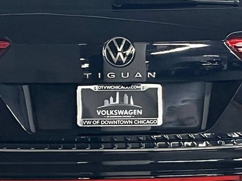 Certified 2023 Volkswagen Tiguan SE R-Line AWD/4WD image 34