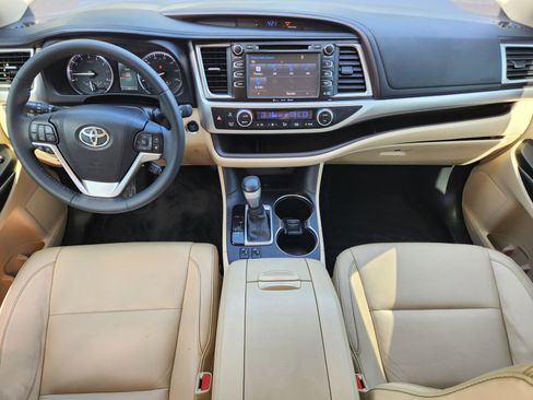Used 2016 Toyota Highlander XLE FWD image 9
