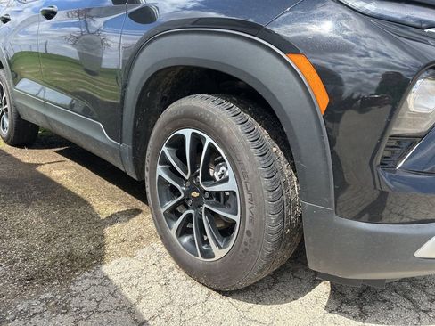 Used 2025 Chevrolet TrailBlazer LT w/ Driver Confidence Package image 4