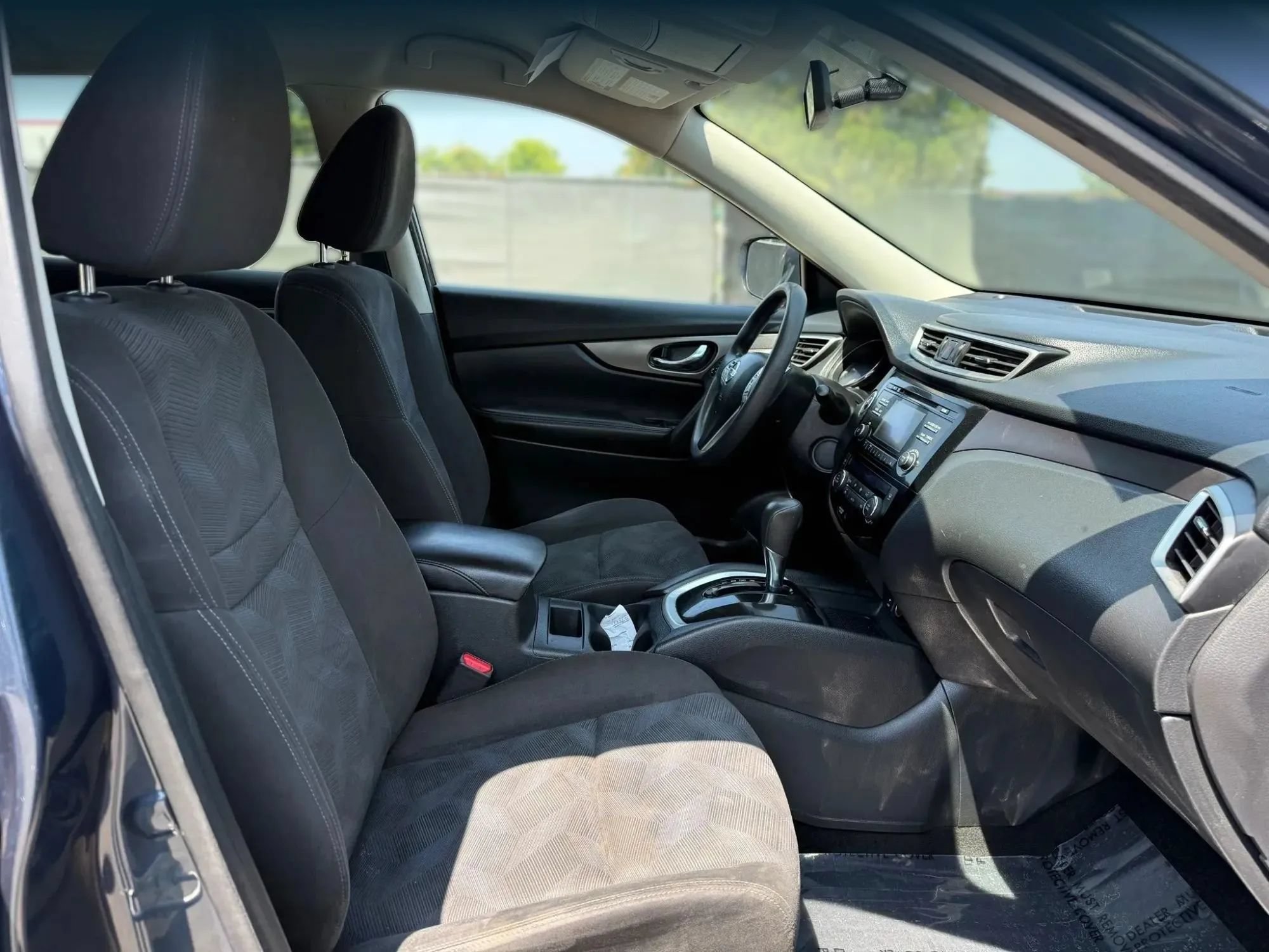 Used 2015 Nissan Rogue SV AWD/4WD image 18