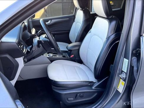Used 2025 Ford Escape SE FWD image 24