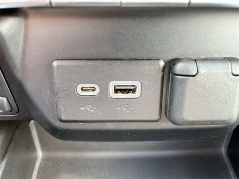 Used 2021 GMC Sierra 2500 SLT w/ SLT Convenience Package image 28