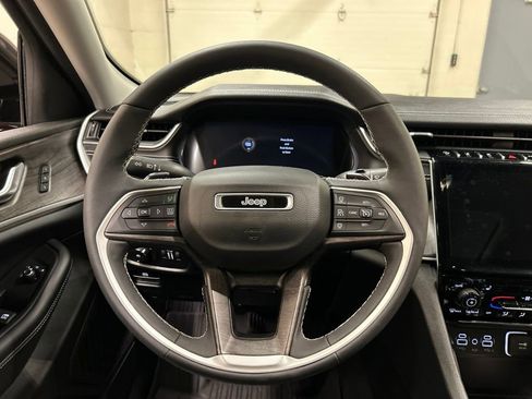 Used 2023 Jeep Grand Cherokee L Limited w/ Black Appearance Package AWD/4WD image 19