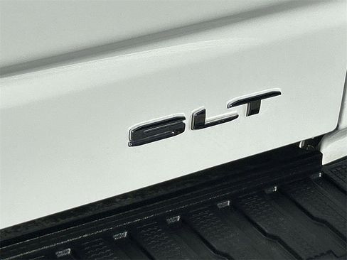 Used 2024 GMC Sierra 1500 SLT image 29