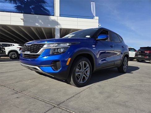 Used 2021 Kia Seltos LX image 2