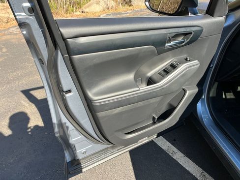 Used 2023 Toyota Highlander XLE image 11
