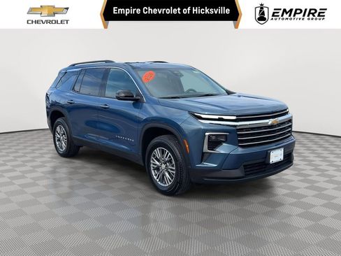 Used 2026 Chevrolet Traverse LT image 1
