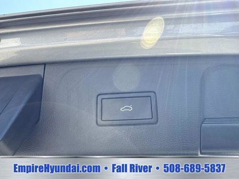 Used 2024 Volkswagen Atlas SE AWD/4WD image 8