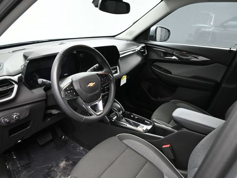 New 2025 Chevrolet TrailBlazer LT w/ Convenience Package FWD image 8