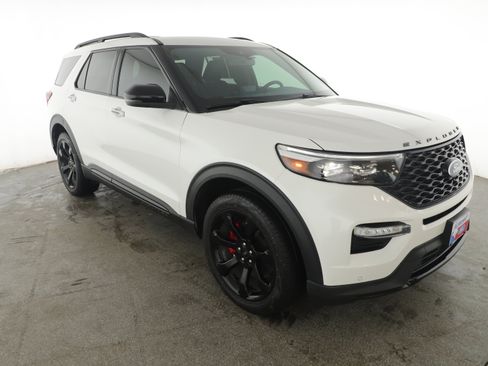 Certified 2024 Ford Explorer ST w/ Equipment Group 401A image 3