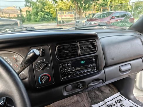 Used 1997 Dodge Dakota 2WD Club Cab image 11