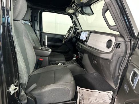 Used 2024 Jeep Wrangler Unlimited w/ Technology Group image 28