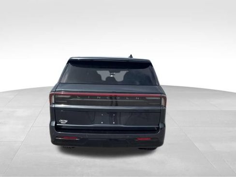 Used 2025 Lincoln Navigator Reserve AWD/4WD image 5